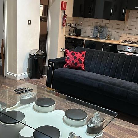 Luxurious 2 Bed Apartment Bedford Exterior foto